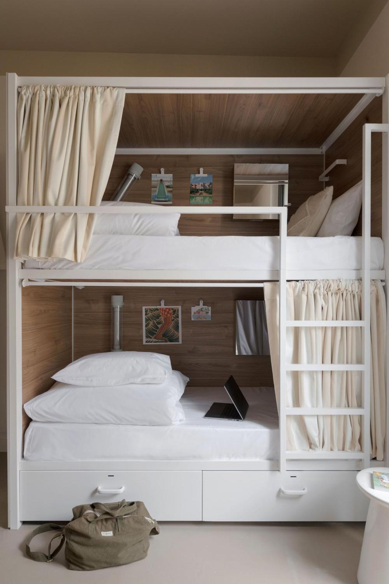Chambre Quadruple avec Salle de Bains Commune